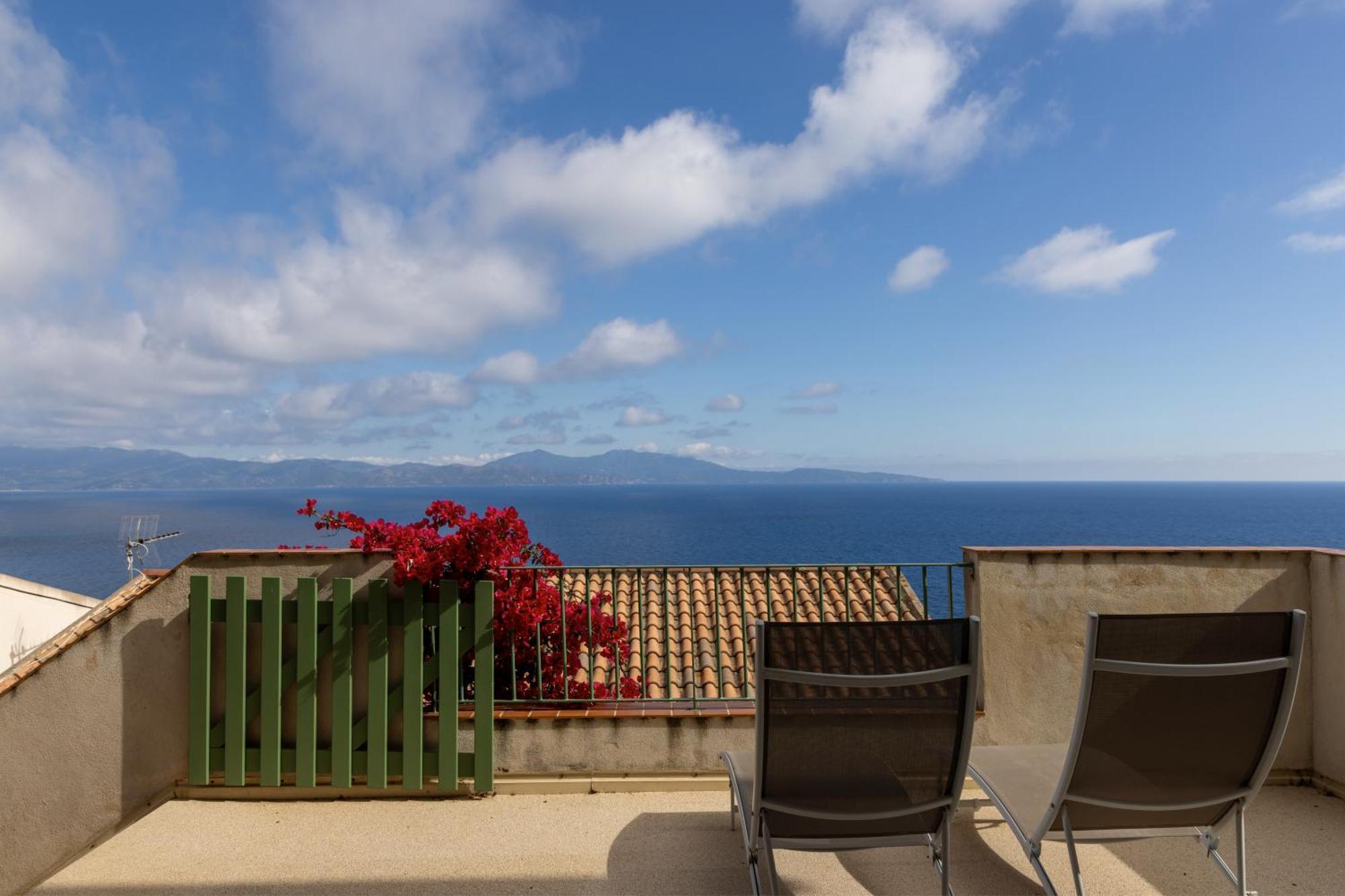 Roc E Mare Aparthotel